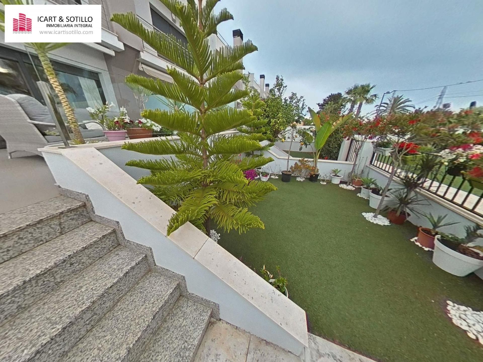 Terrassa de Casa adosada en venda en Vinaròs amb Aire condicionat, Jardí privat i Terrassa