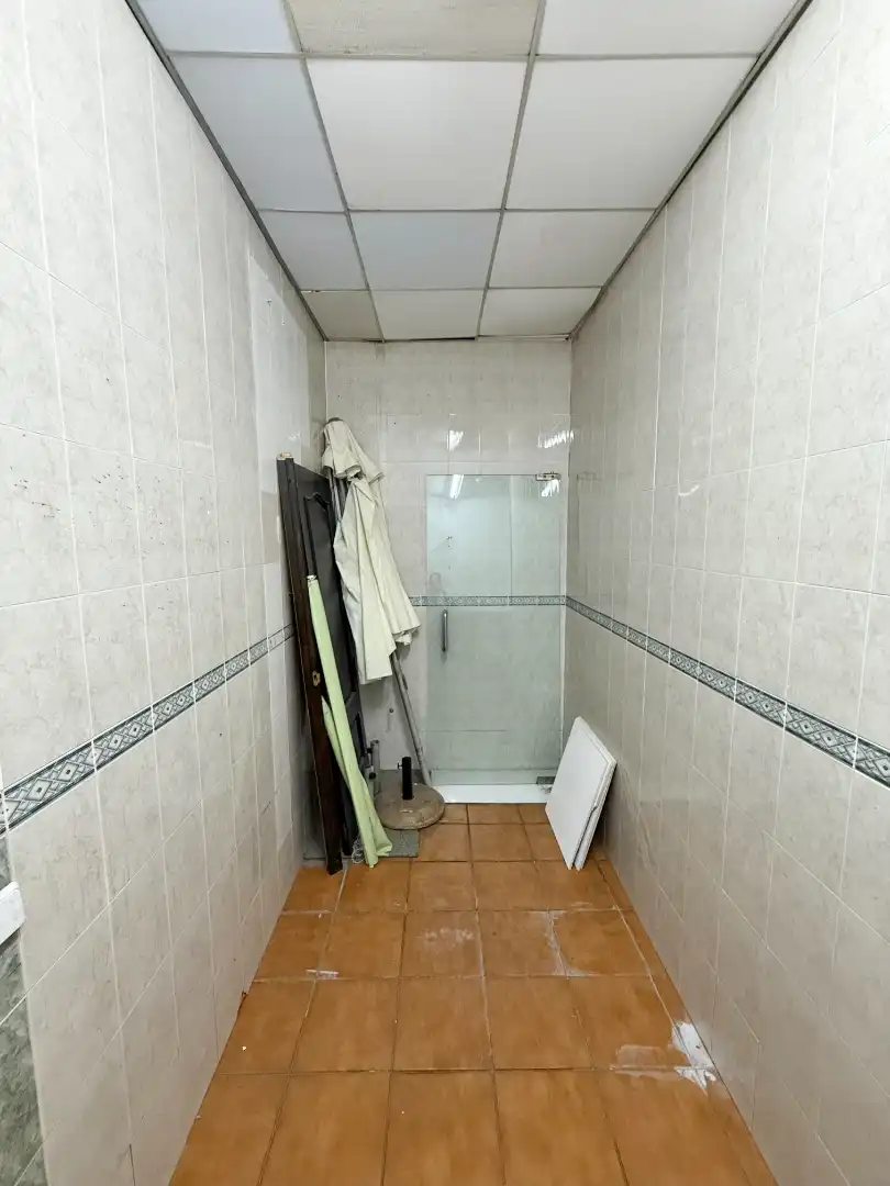 Baño de Local de alquiler en Valdemoro con Aire acondicionado, Terraza y Amueblado