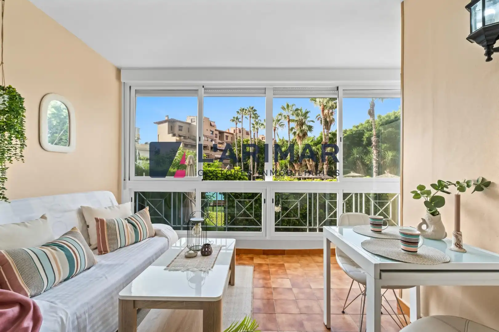 Vista exterior de Planta baixa en venda en Alicante / Alacant amb Terrassa i Piscina comunitària