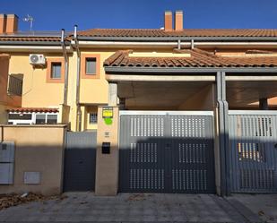 Vista exterior de Casa adosada de lloguer en Pioz amb Calefacció, Jardí privat i Terrassa