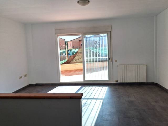 Casa adosada en Venta en Calle Hispanidad en Osera de Ebro