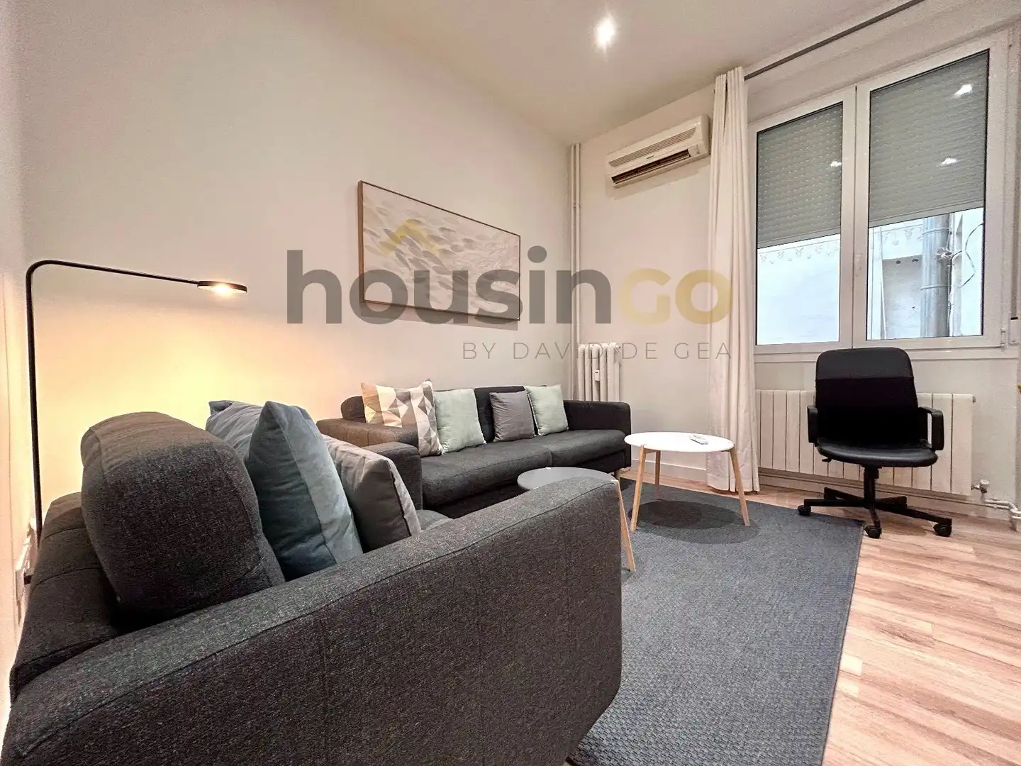 Living room of Flat for rent in Madrid  with Air Conditioner, Heating and Parquet flooring