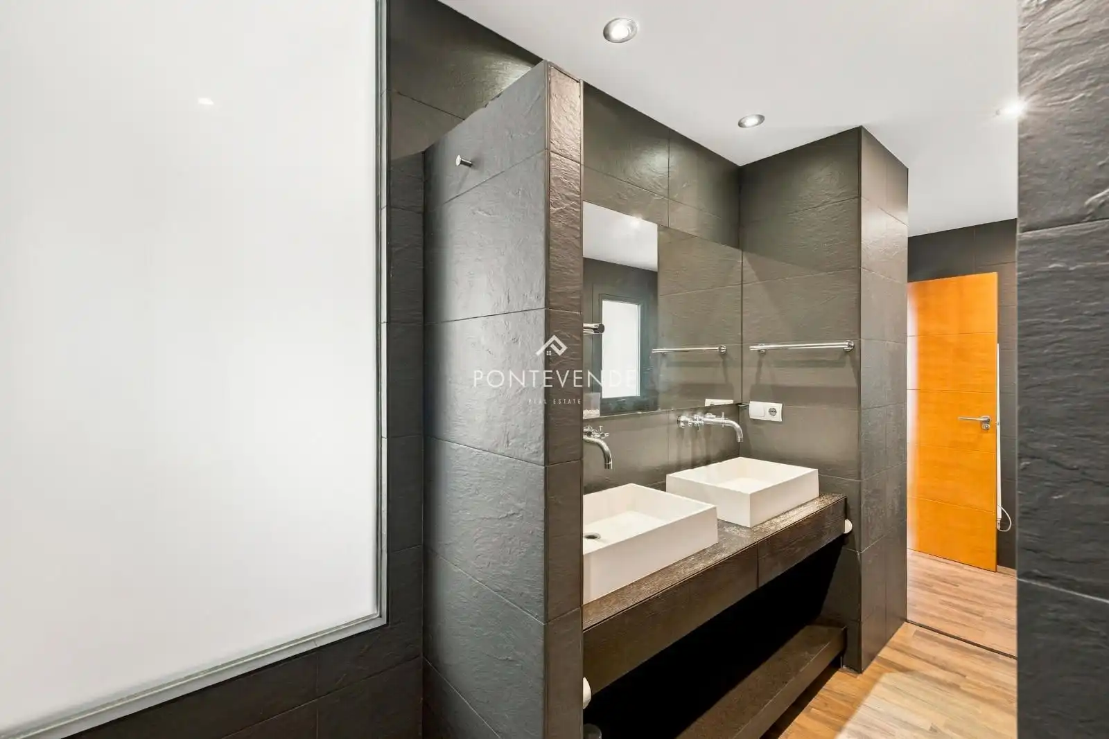 Bathroom of Flat for sale in Marín, Pontevedra