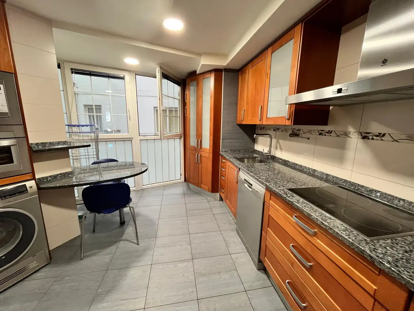 Cuina de Pis de lloguer en Burgos amb Calefacció, Parquet i Moblat