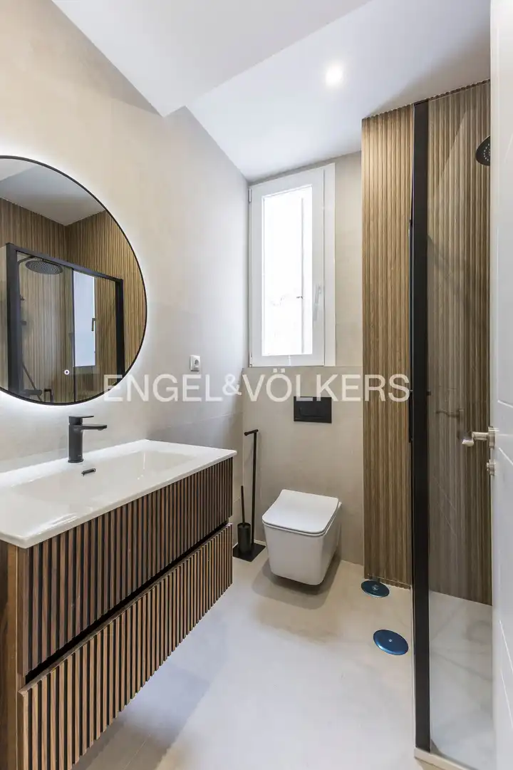 Badezimmer von Wohnung zum Verkauf in Madrid mit Klimaanlage und Heizung