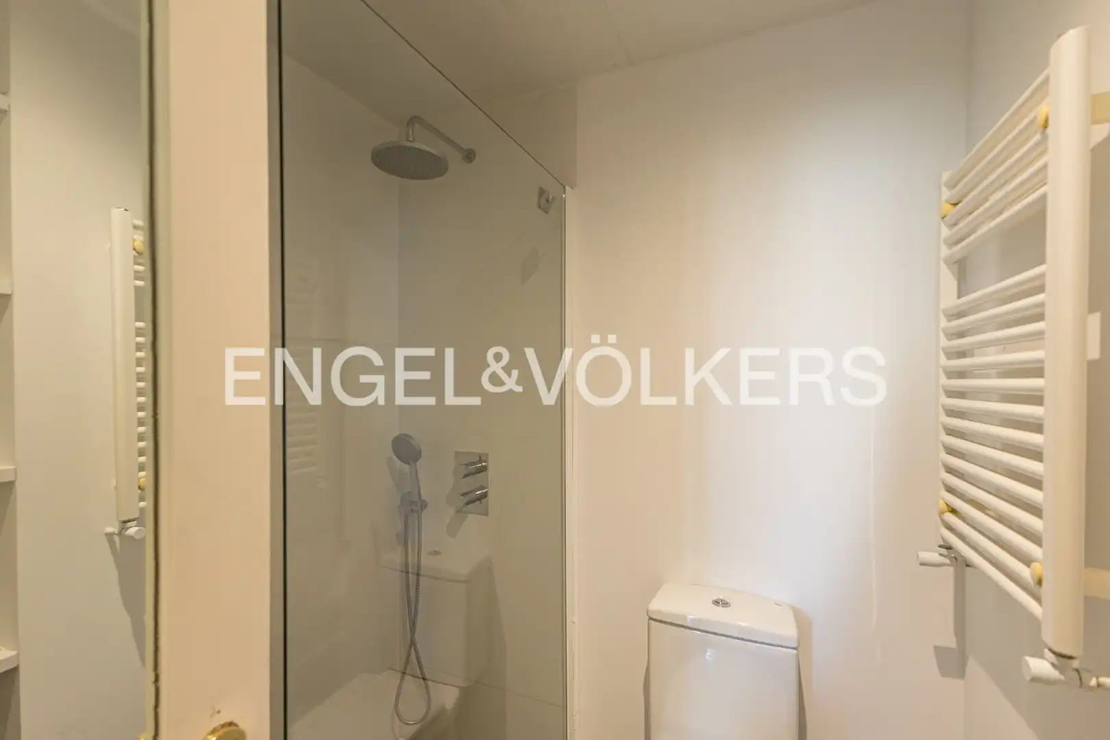 Baño de Piso de alquiler en Madrid con Aire acondicionado y Calefacción