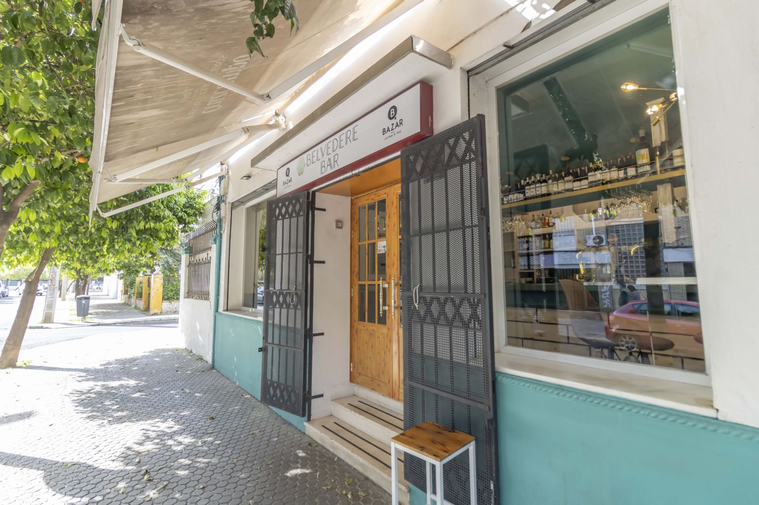 Vista exterior de Local en traspaso en  Sevilla Capital con Aire acondicionado y Amueblado