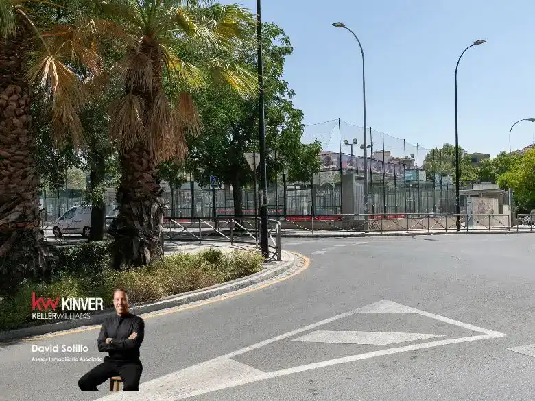 Vista exterior de Pis en venda en  Granada Capital amb Aire condicionat i Piscina