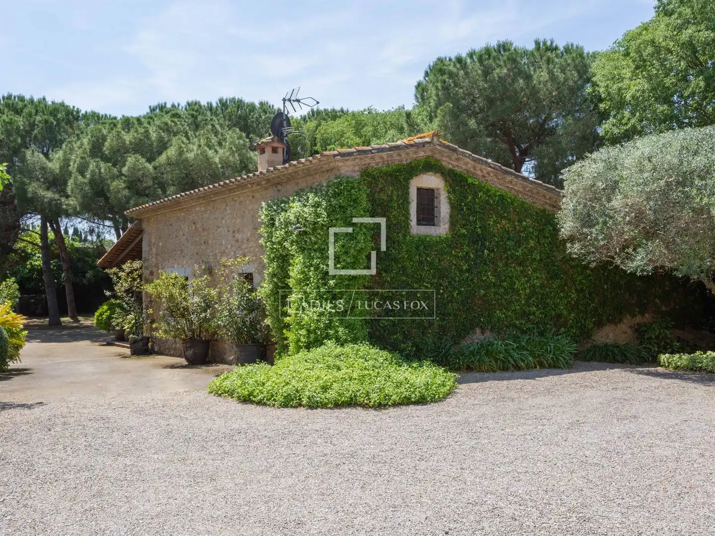 Vista exterior de Finca rústica en venta en Sant Mori con Calefacción, Jardín privado y Terraza