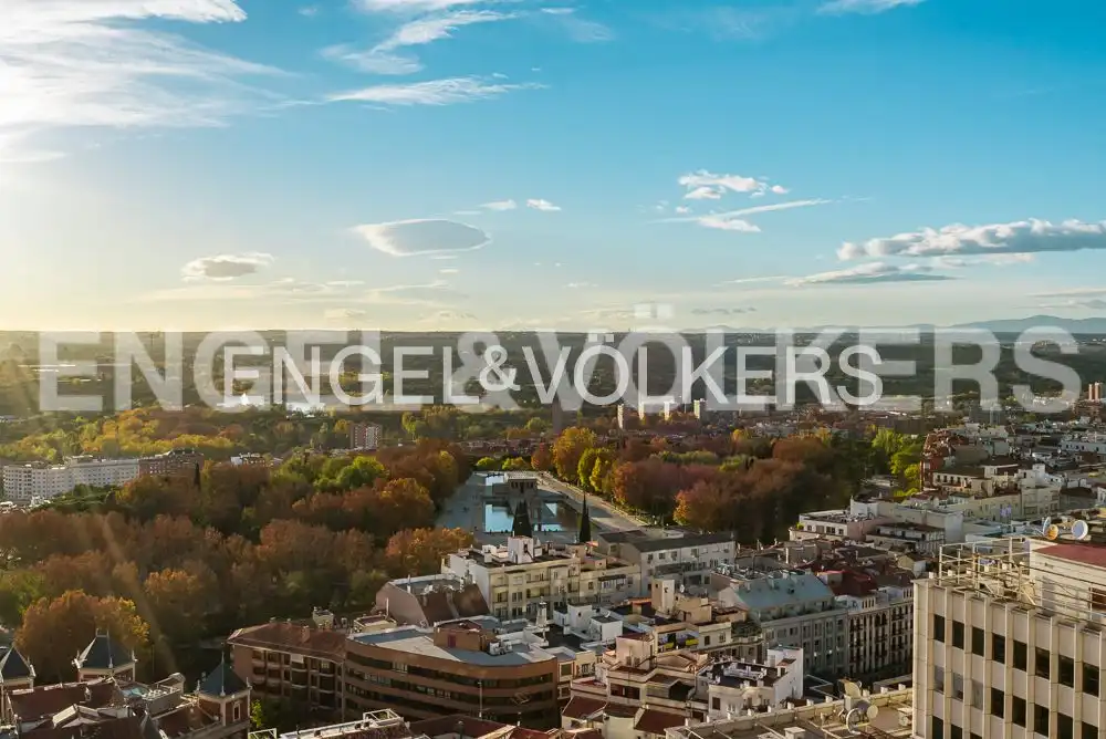 Außenansicht von Wohnung zur Miete in Madrid mit Klimaanlage, Heizung und Terrasse