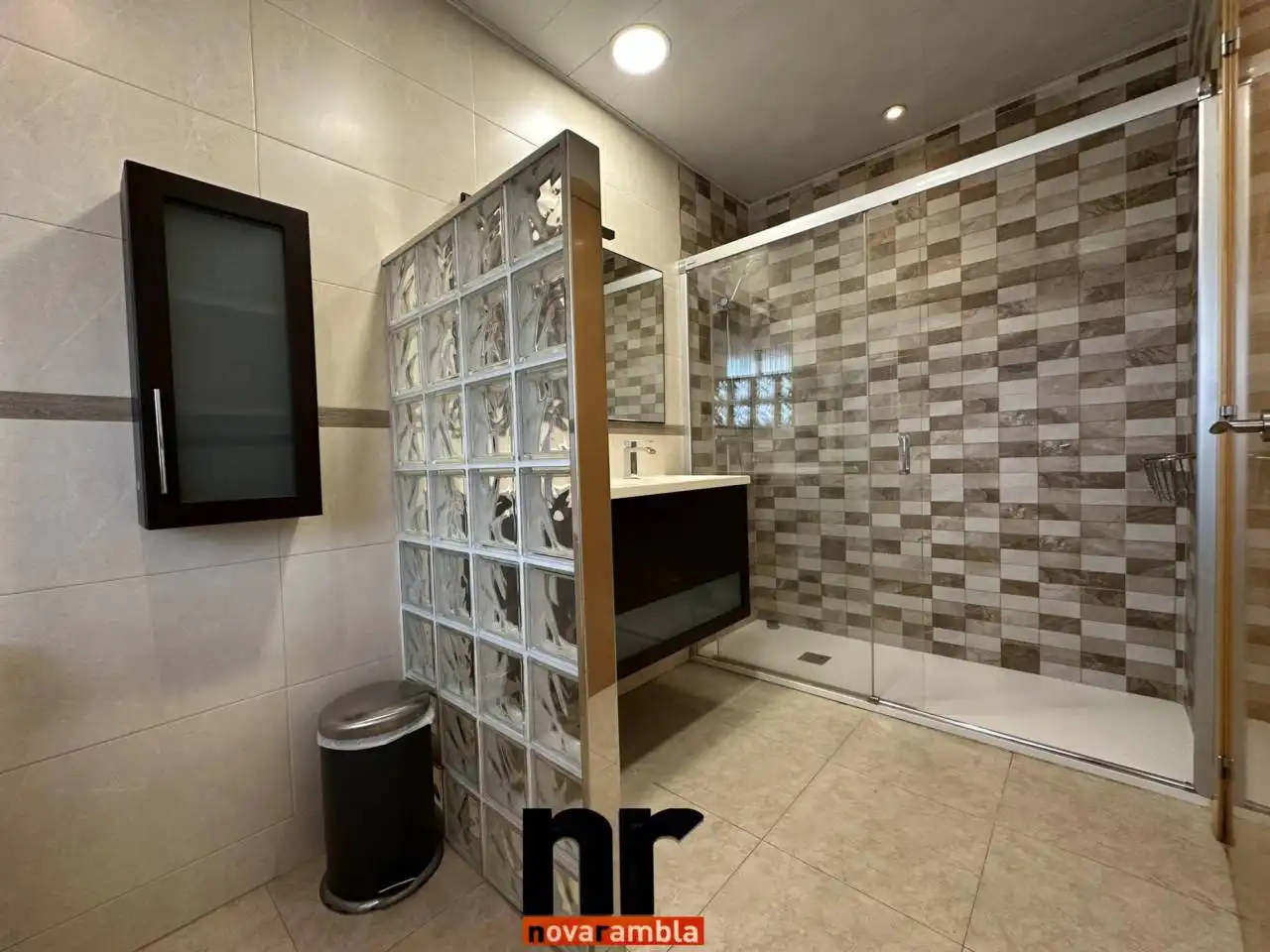 Bathroom of Flat for rent in Ripollet  with Heating, Parquet flooring and Storage room