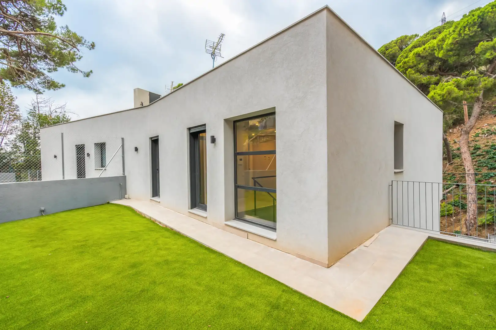Vista exterior de Casa o chalet en venta en Barcelona con Aire acondicionado, Calefacción y Jardín privado