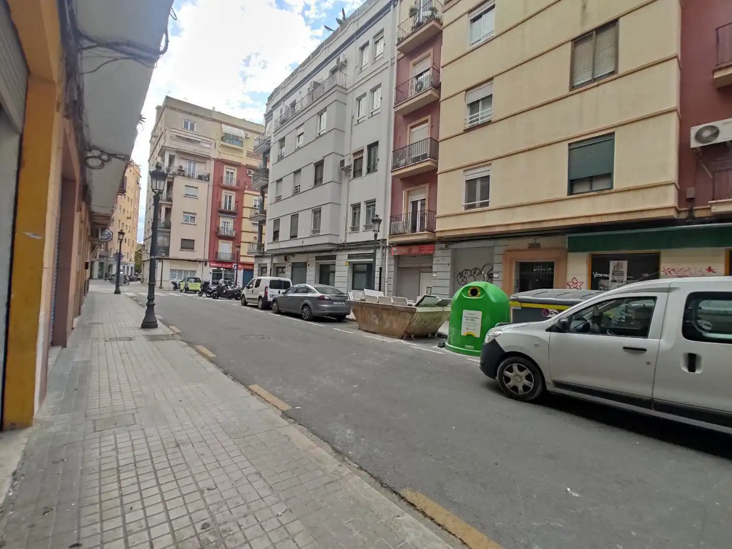 Außenansicht von Garage zum Verkauf in Valencia