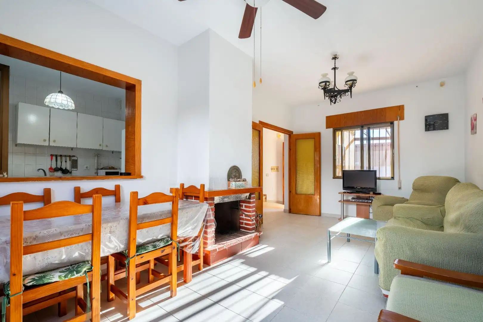 Sala d'estar de Casa adosada en venda en Cabo de Gata amb Jardí privat, Terrassa i Traster