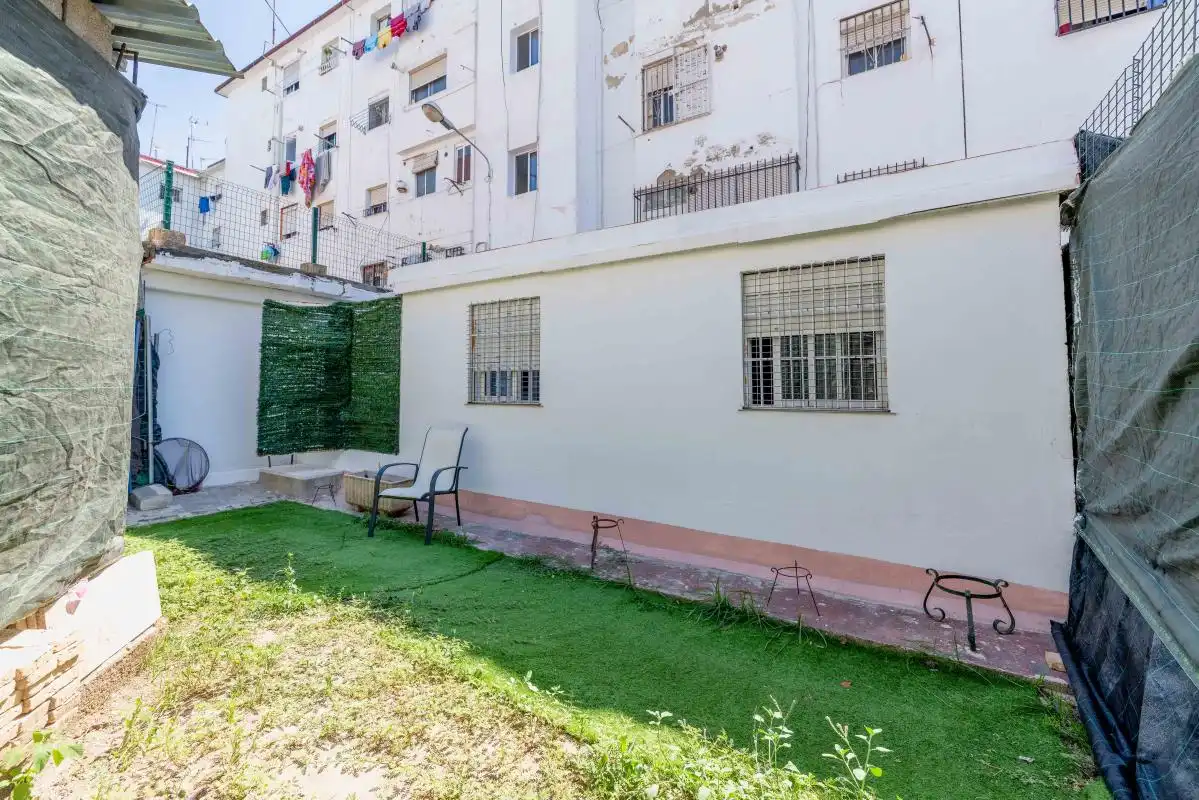 Vista exterior de Planta baja en venta en Sevilla con Calefacción