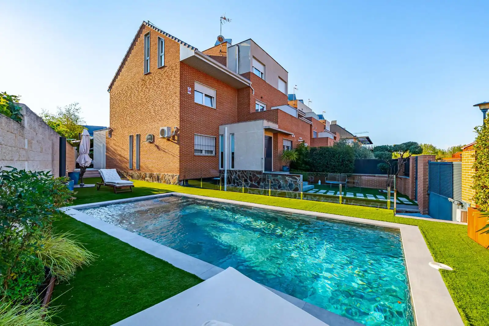 Piscina de Casa adosada en venta en Torrejón de la Calzada con Aire acondicionado, Calefacción y Terraza