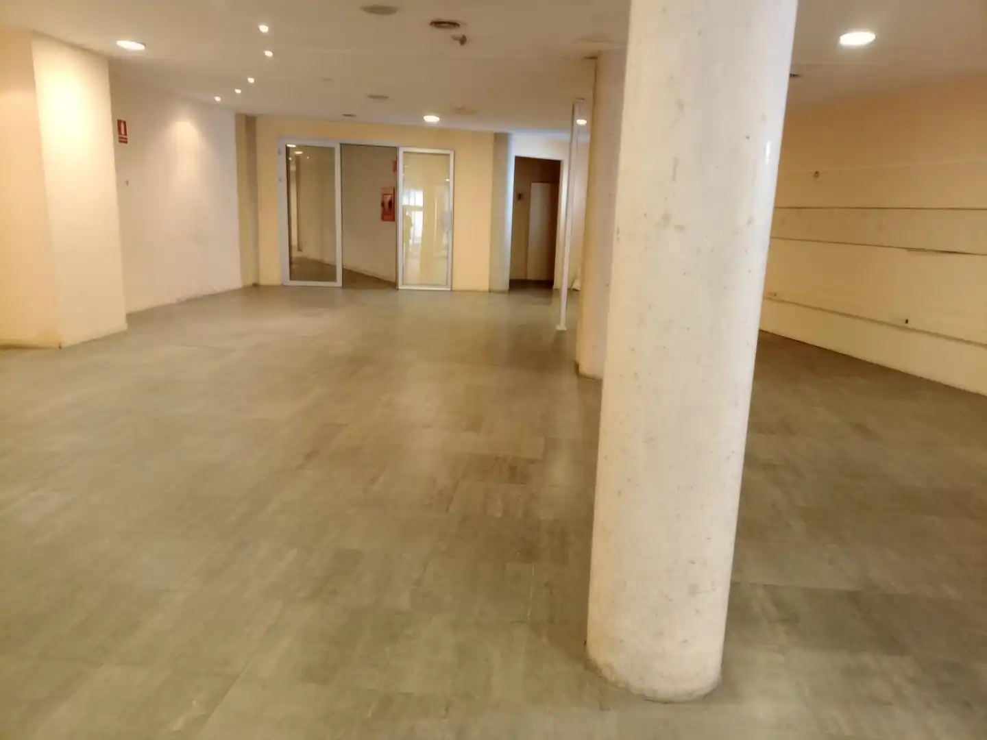 Local comercial de lloguer a Sant Julià, imagen 2