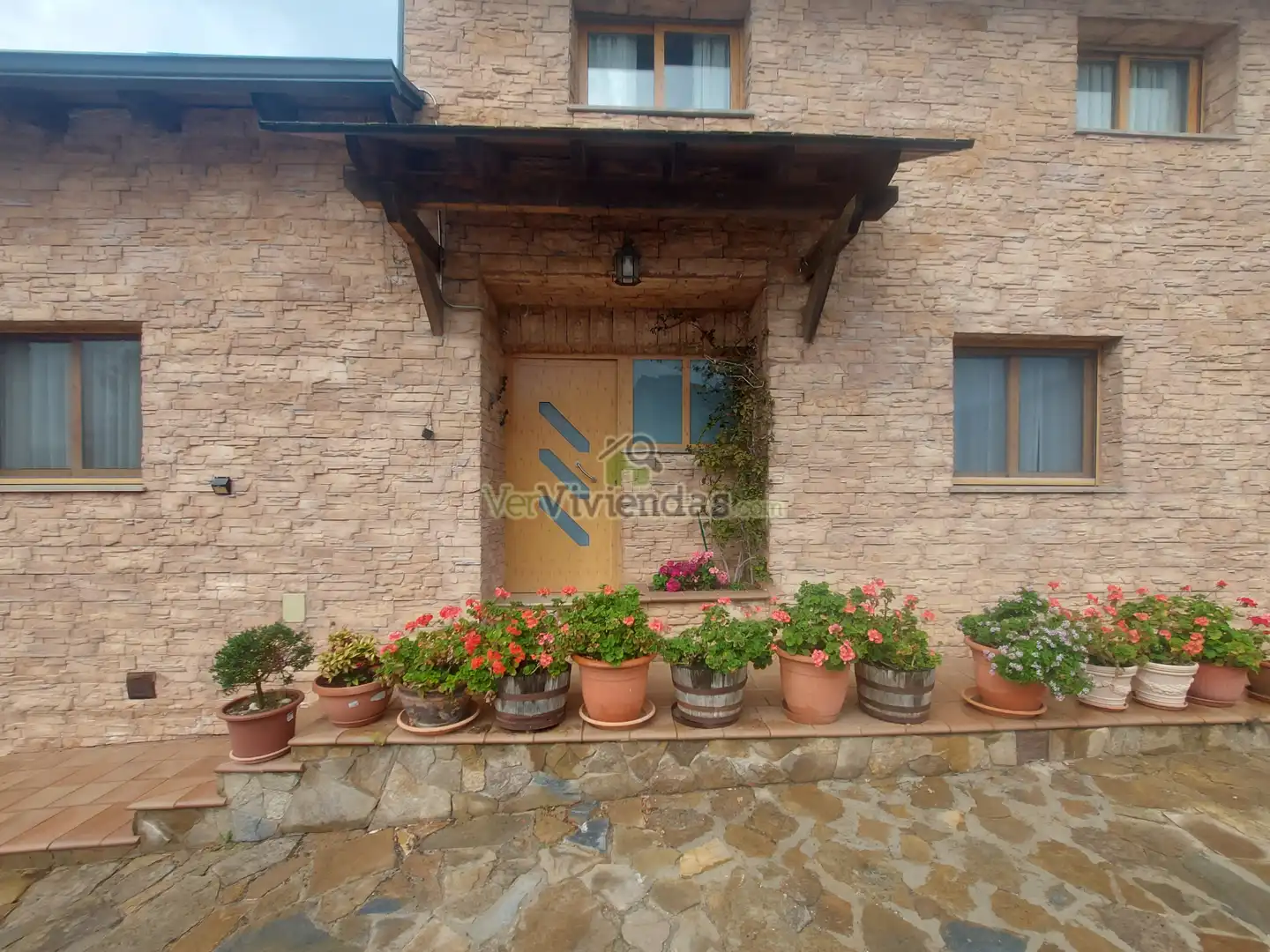 Vista exterior de Casa o xalet en venda en Vallirana amb Aire condicionat, Calefacció i Jardí privat