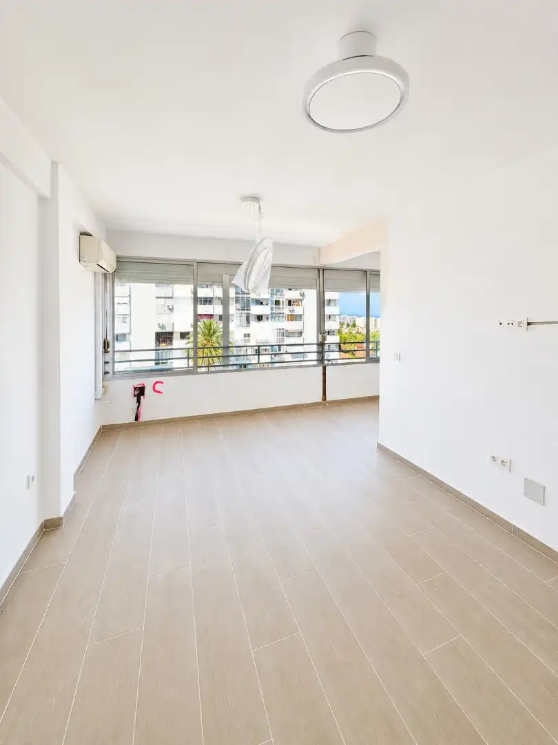Sala de estar de Apartamento en venta en Benalmádena con Aire acondicionado, Terraza y Amueblado