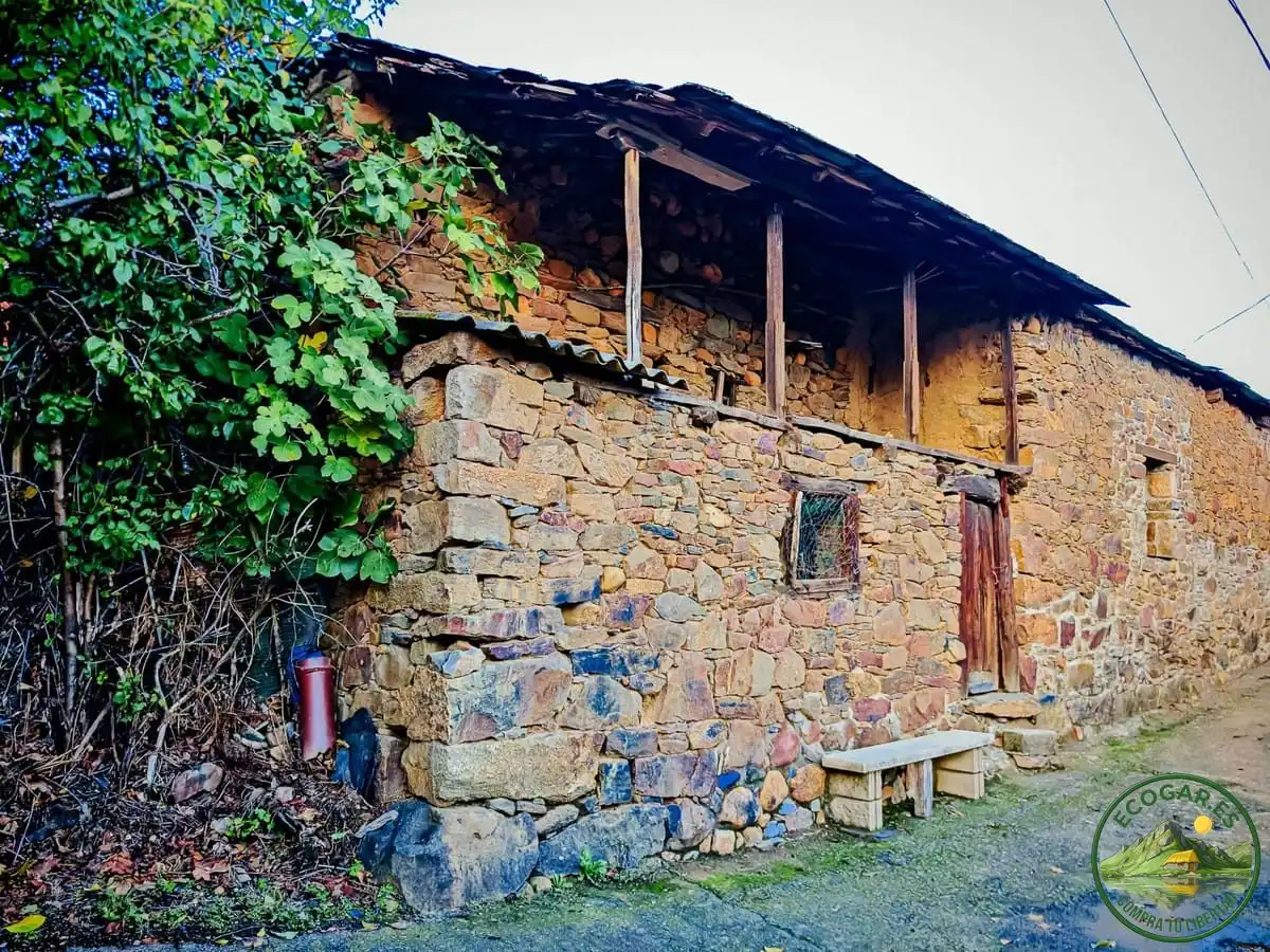 Vista exterior de Casa adosada en venda en Toreno