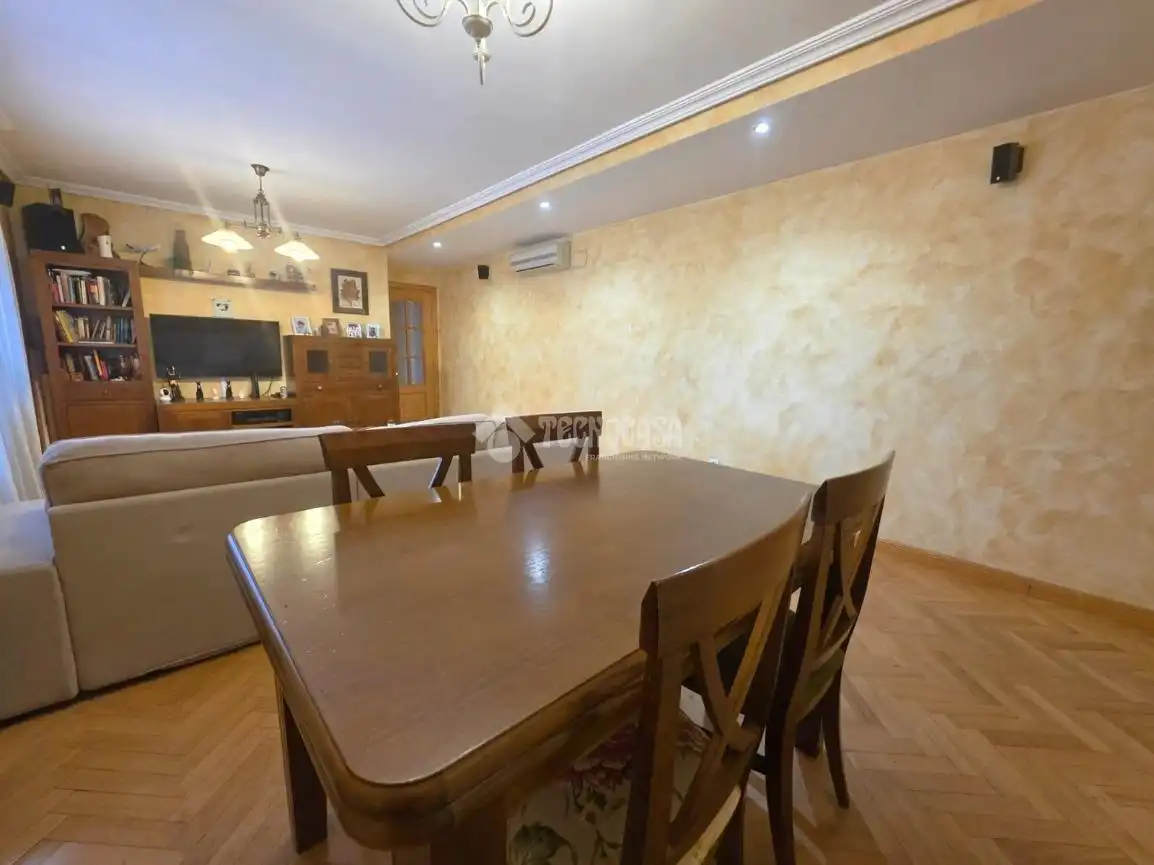 Dining room of Flat for sale in Getafe  with Air Conditioner, Heating and Parquet flooring