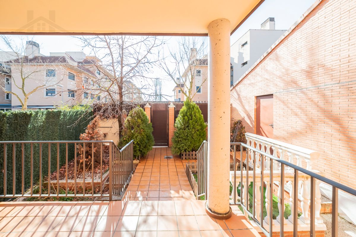 Terrassa de Casa o xalet en venda en Navalcarnero amb Aire condicionat, Calefacció i Jardí privat