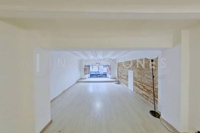 Planta baja en Venta en  JOAQUIN COSTA en El Raval