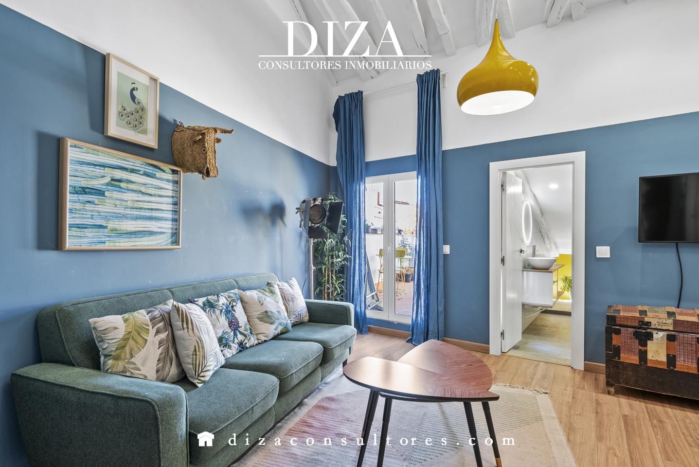 Exterior view of Attic for sale in  Madrid Capital  with Air Conditioner, Heating and Terrace