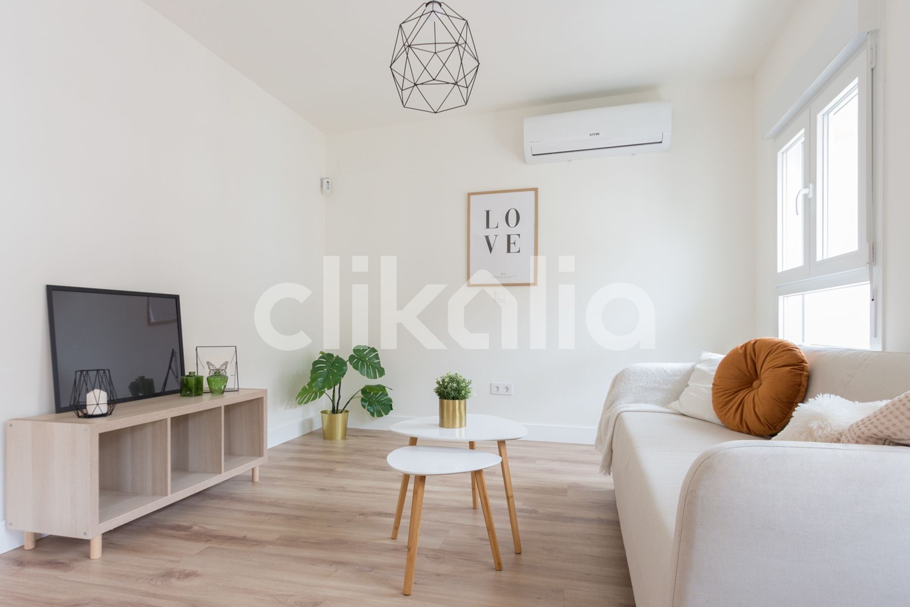 Sala d'estar de Pis en venda en  Sevilla Capital amb Aire condicionat i Terrassa
