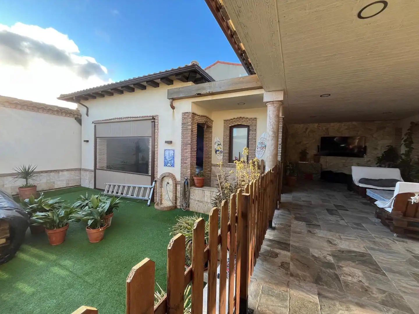 Vista exterior de Casa o chalet en venta en Arenas de San Juan  con Aire acondicionado, Jardín privado y Terraza