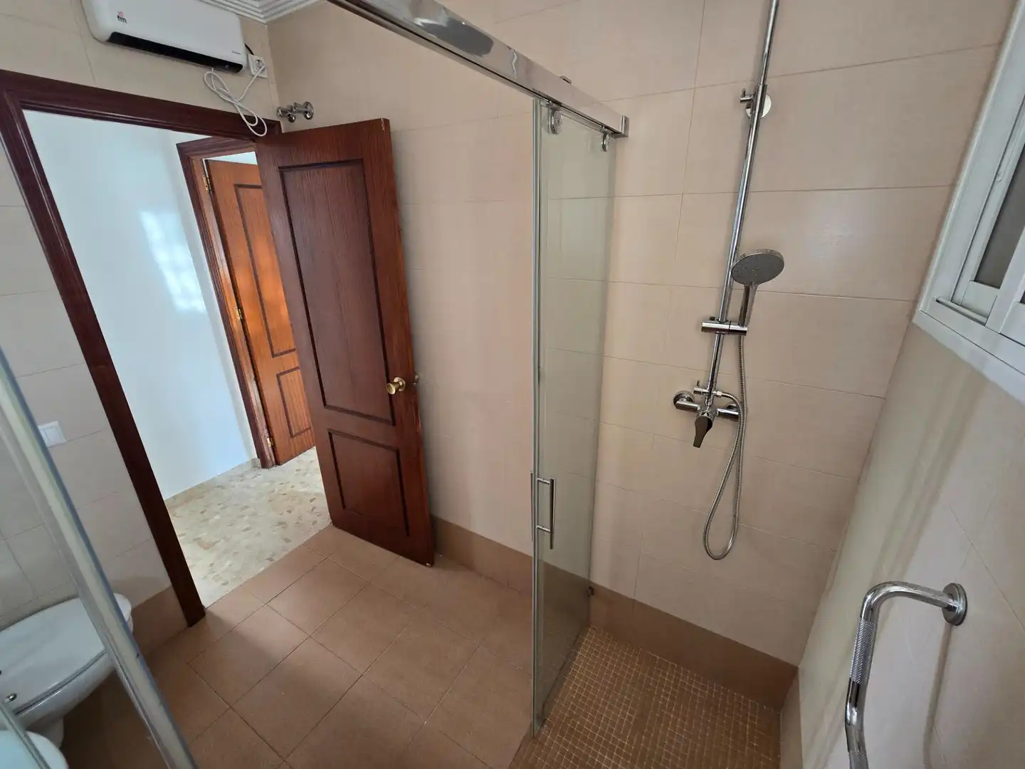 Bathroom of Ground floor for sale in Córdoba  with Air Conditioner and Heating