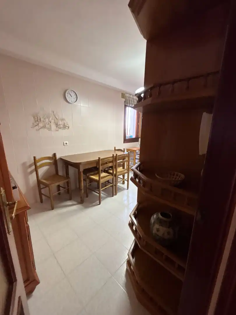 Comedor de Piso de alquiler en Oviedo  con Calefacción, Parquet y Amueblado