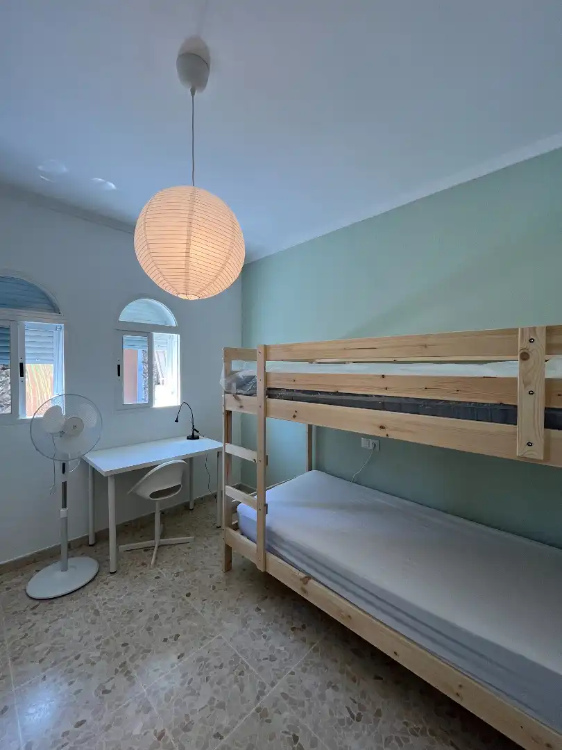 Habitación de Piso de alquiler en Salobreña con Aire acondicionado, Terraza y Amueblado