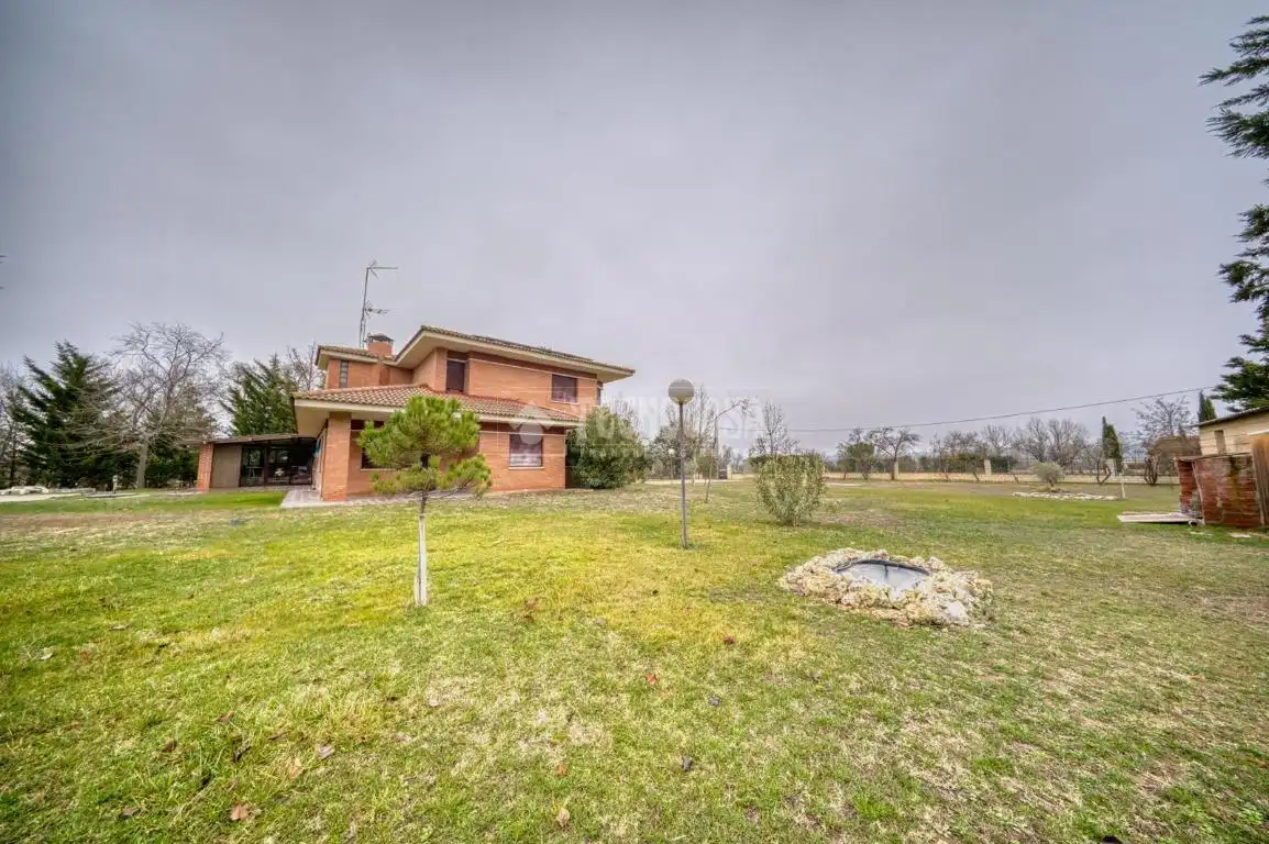 Casa o chalet en venta en Trigueros del Valle con Calefacción, Jardín privado y Piscina