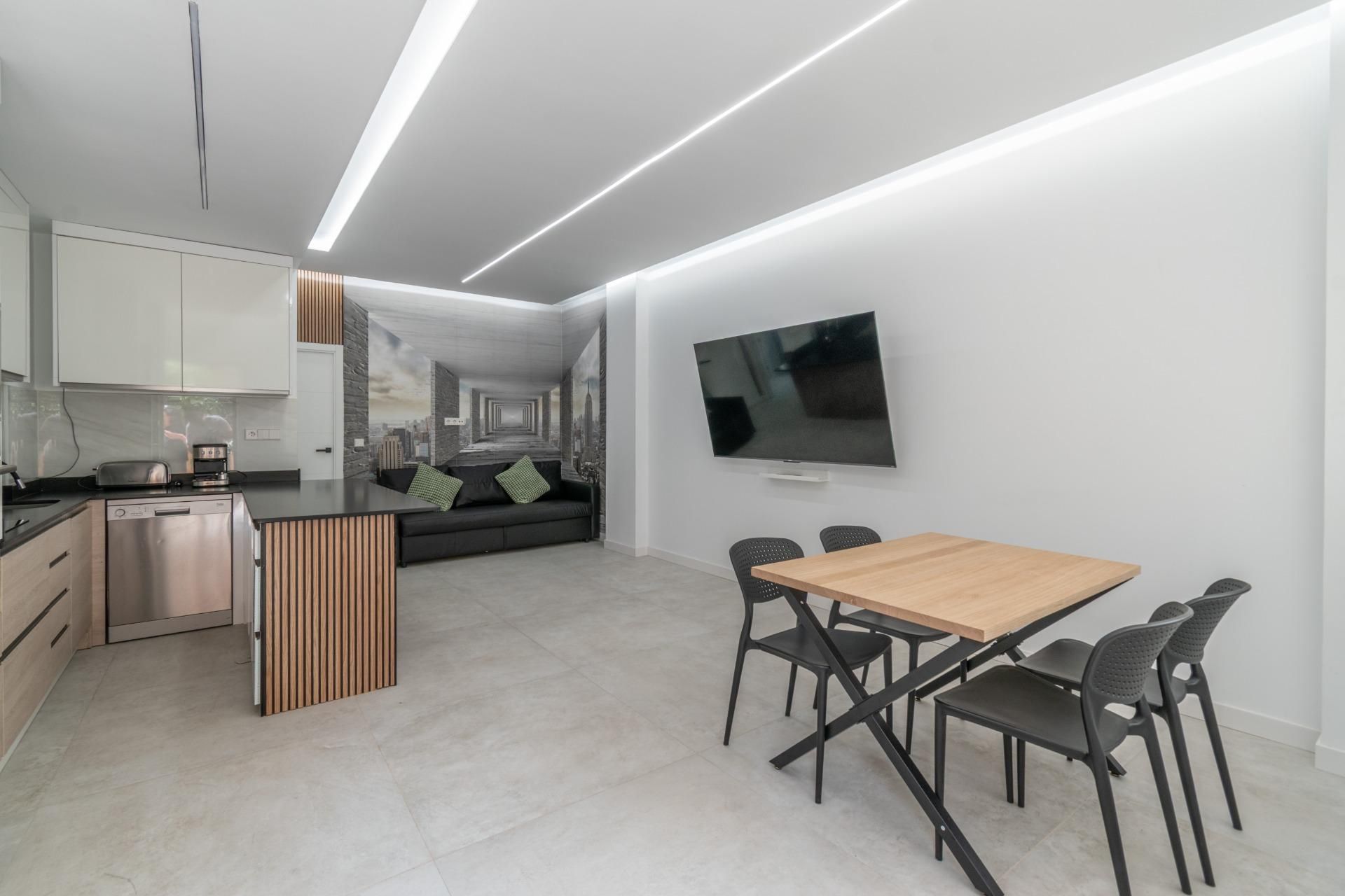 Flat for sale in  Granada Capital  with Air Conditioner