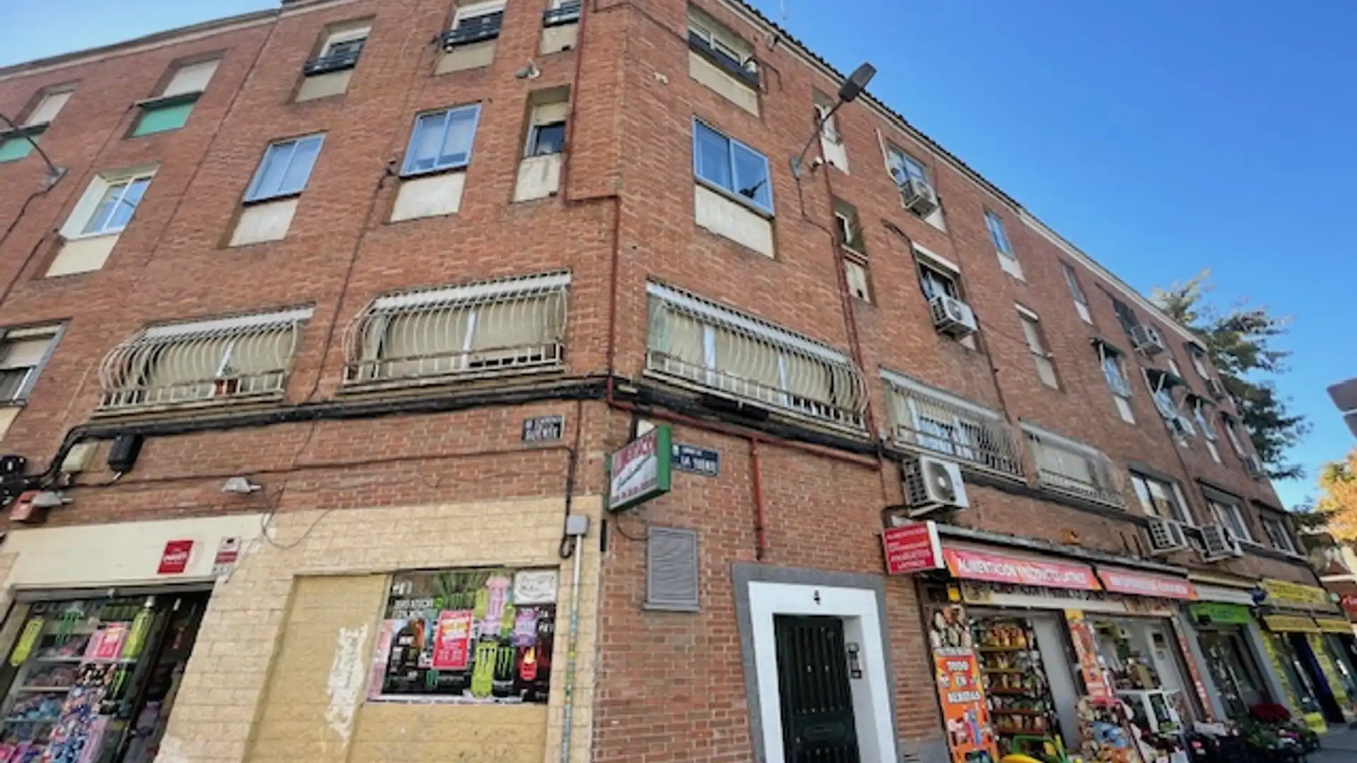 Vista exterior de Local en venta en  Madrid Capital