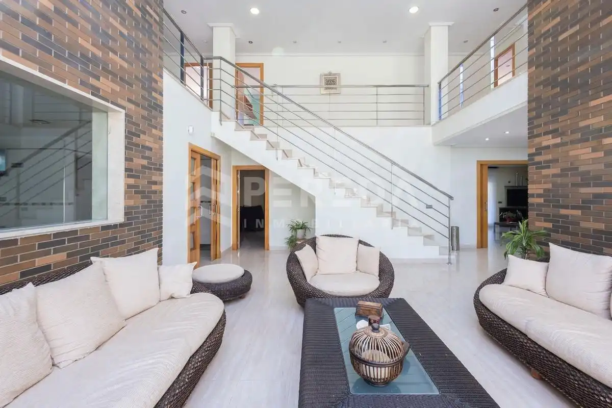 Sala de estar de Casa o chalet en venta en Roquetas de Mar con Aire acondicionado, Jardín privado y Piscina