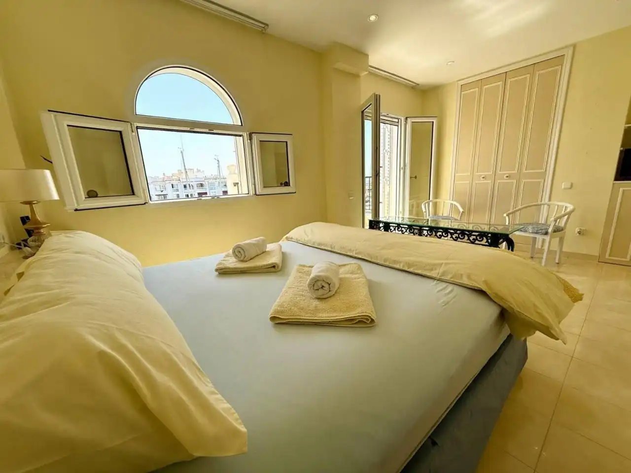 Schlafzimmer von Dachboden zum Verkauf in El Ejido mit Klimaanlage, Terrasse und Möbliert