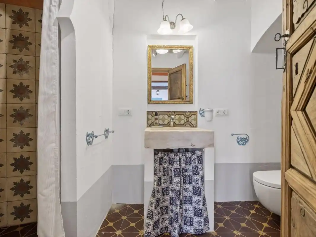 Bathroom of Houses for sale in Carmona  with Heating, Storage room and Swimming Pool