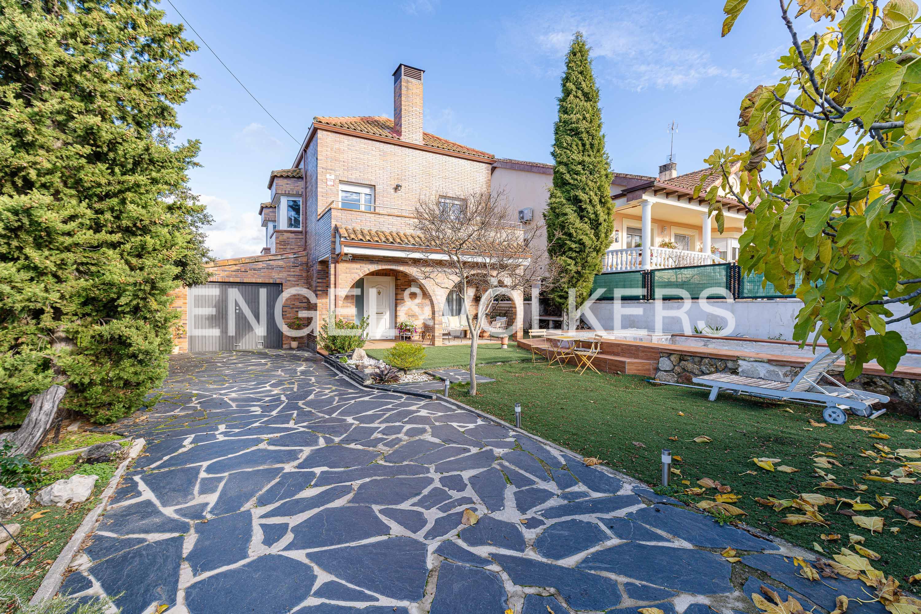 Exterior view of House or chalet for sale in Collado Villalba  with Heating, Private garden and Terrace