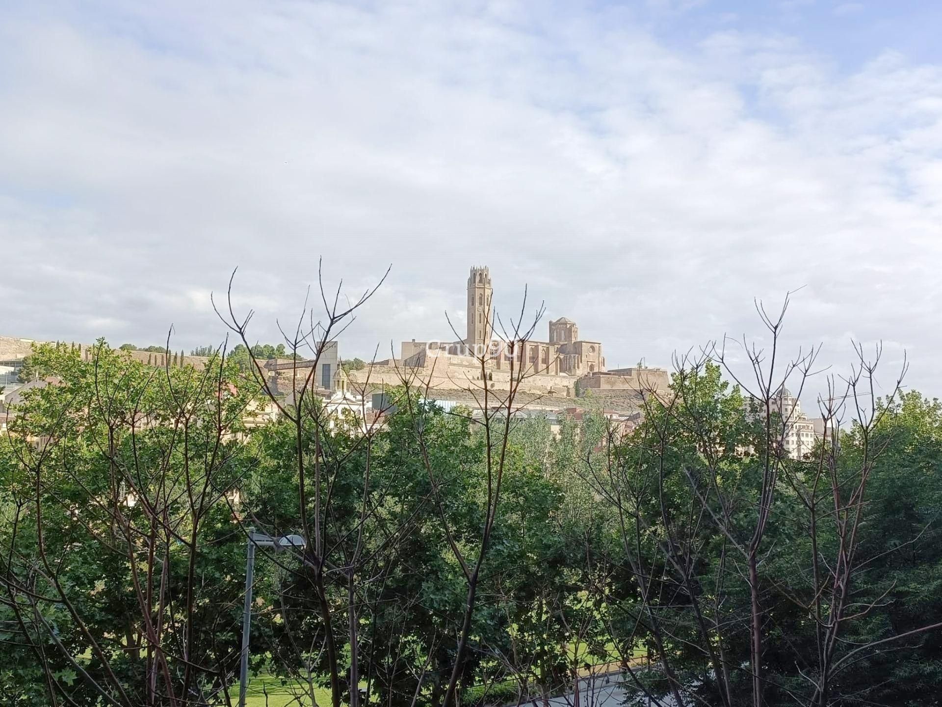 Vista exterior de Edifici en venda en  Lleida Capital