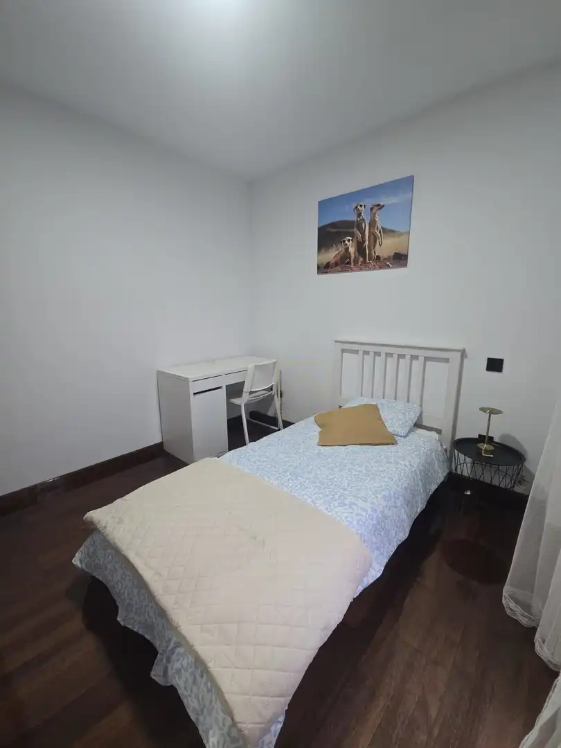 Schlafzimmer von Wohnung zur Miete in Piélagos mit Heizung, Parkett und Möbliert