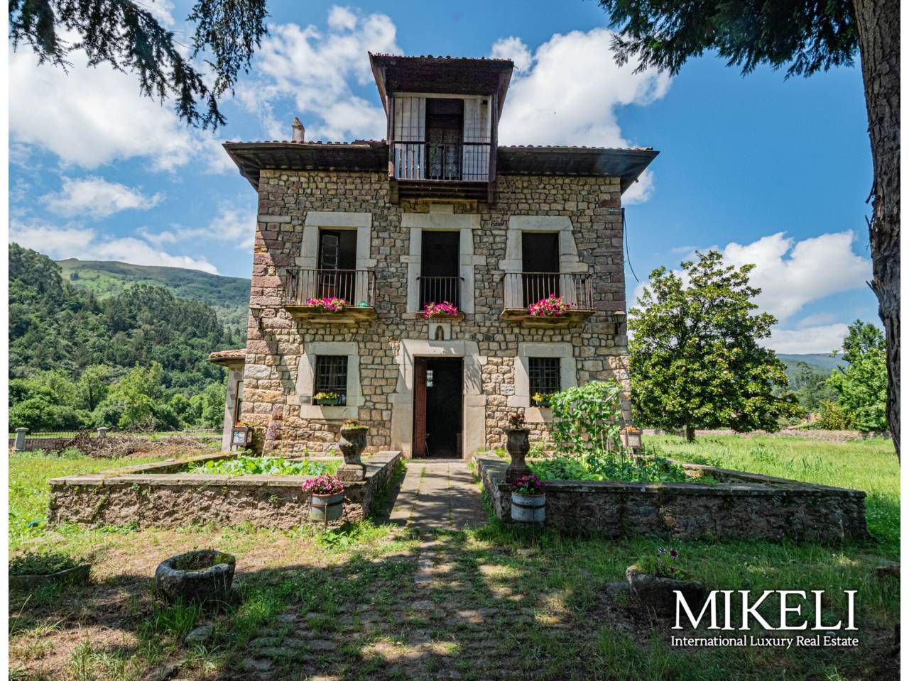 Vista exterior de Casa o xalet en venda en Ruente amb Calefacció, Jardí privat i Parquet