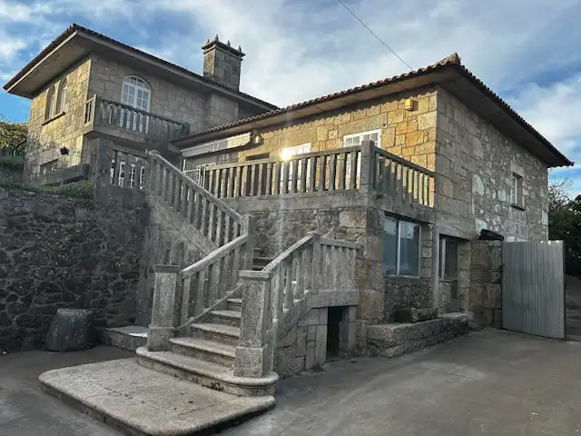 Exterior view of Houses for sale in Vilanova de Arousa  with Heating, Private garden and Parquet flooring