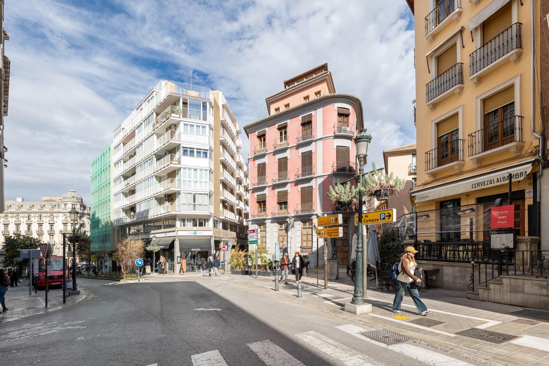 Vista exterior de Pis en venda en  Granada Capital amb Aire condicionat i Calefacció