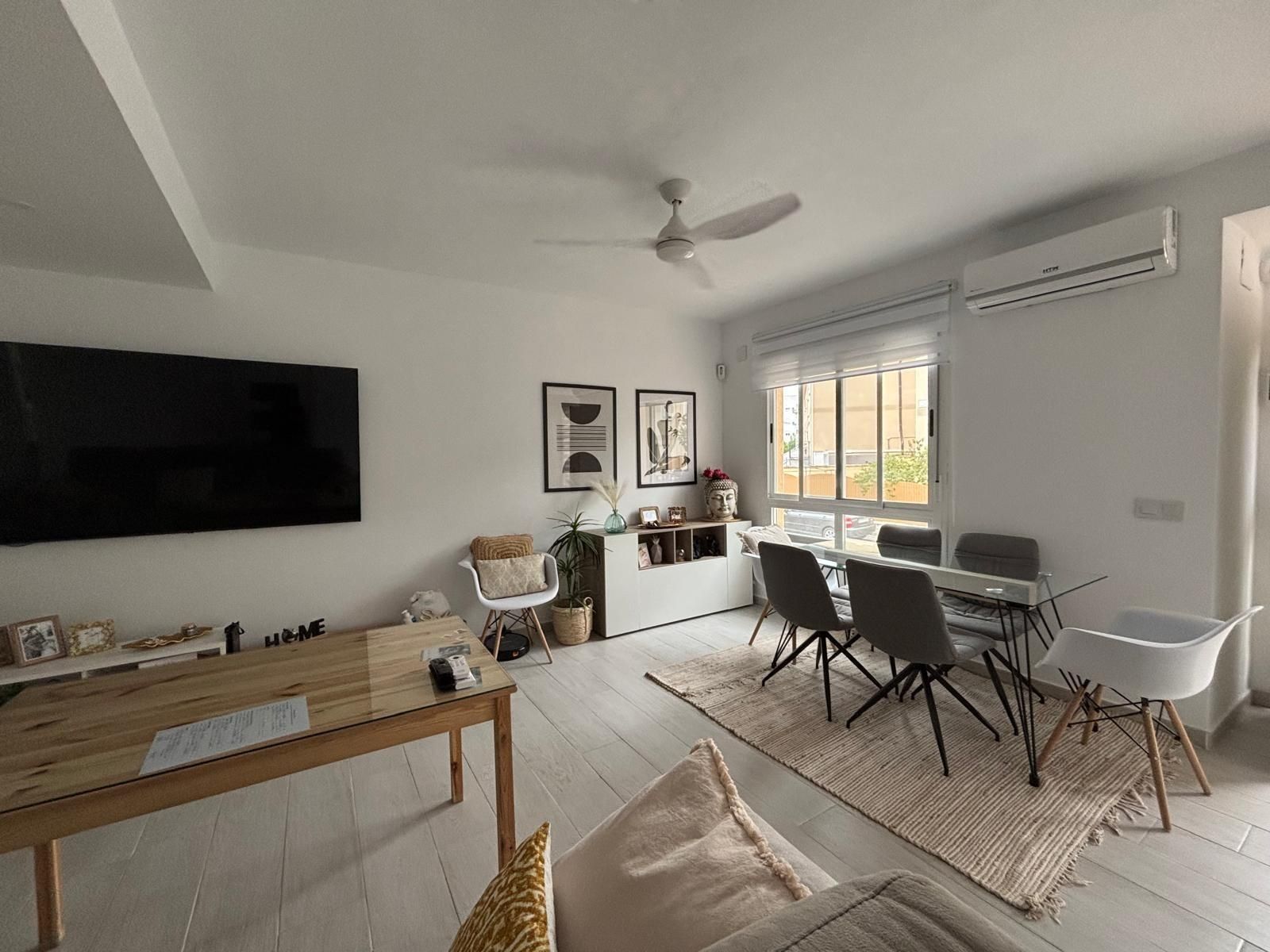 Sala de estar de Casa adosada en venta en Cáceres Capital con Aire acondicionado, Calefacción y Terraza