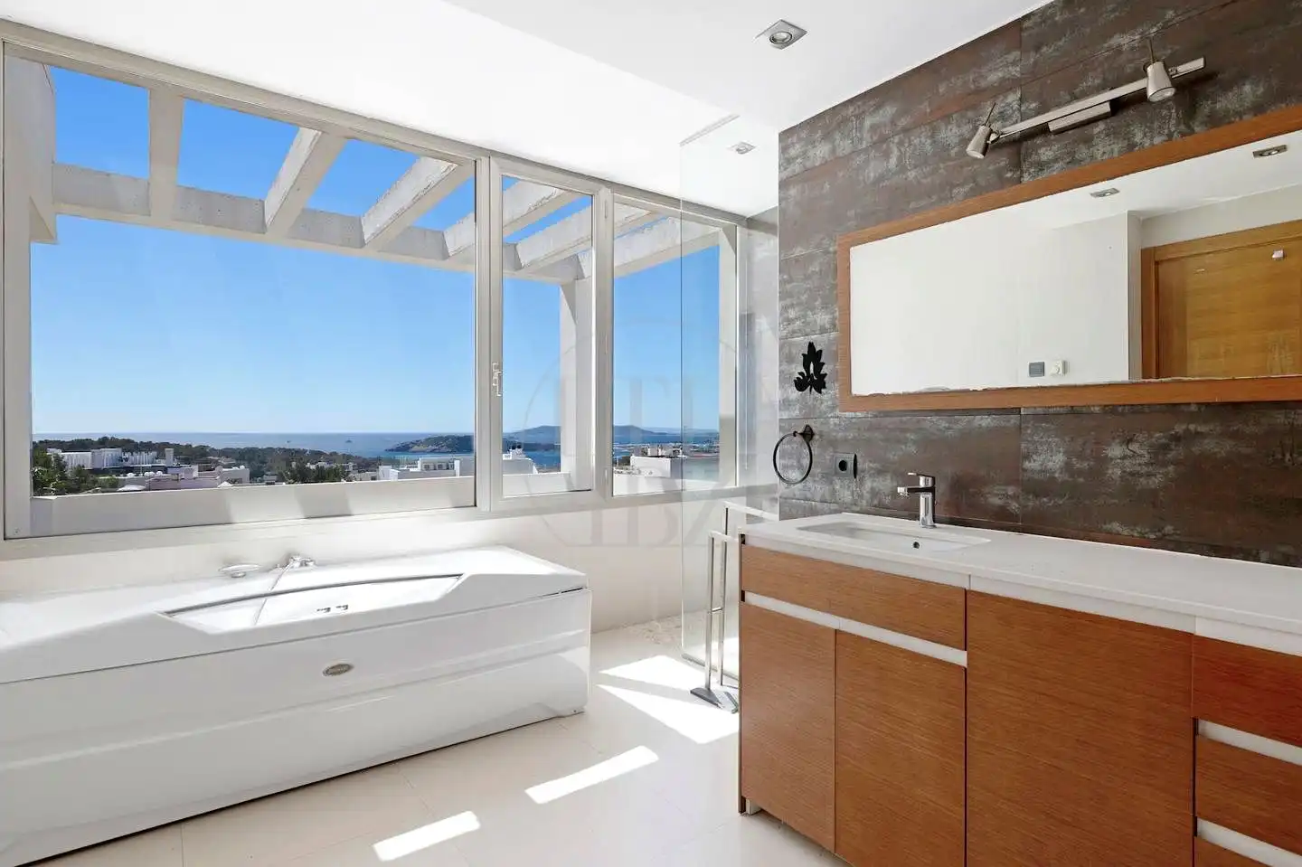 Casa amb terrassa en venda a Corneja, imagen 46
