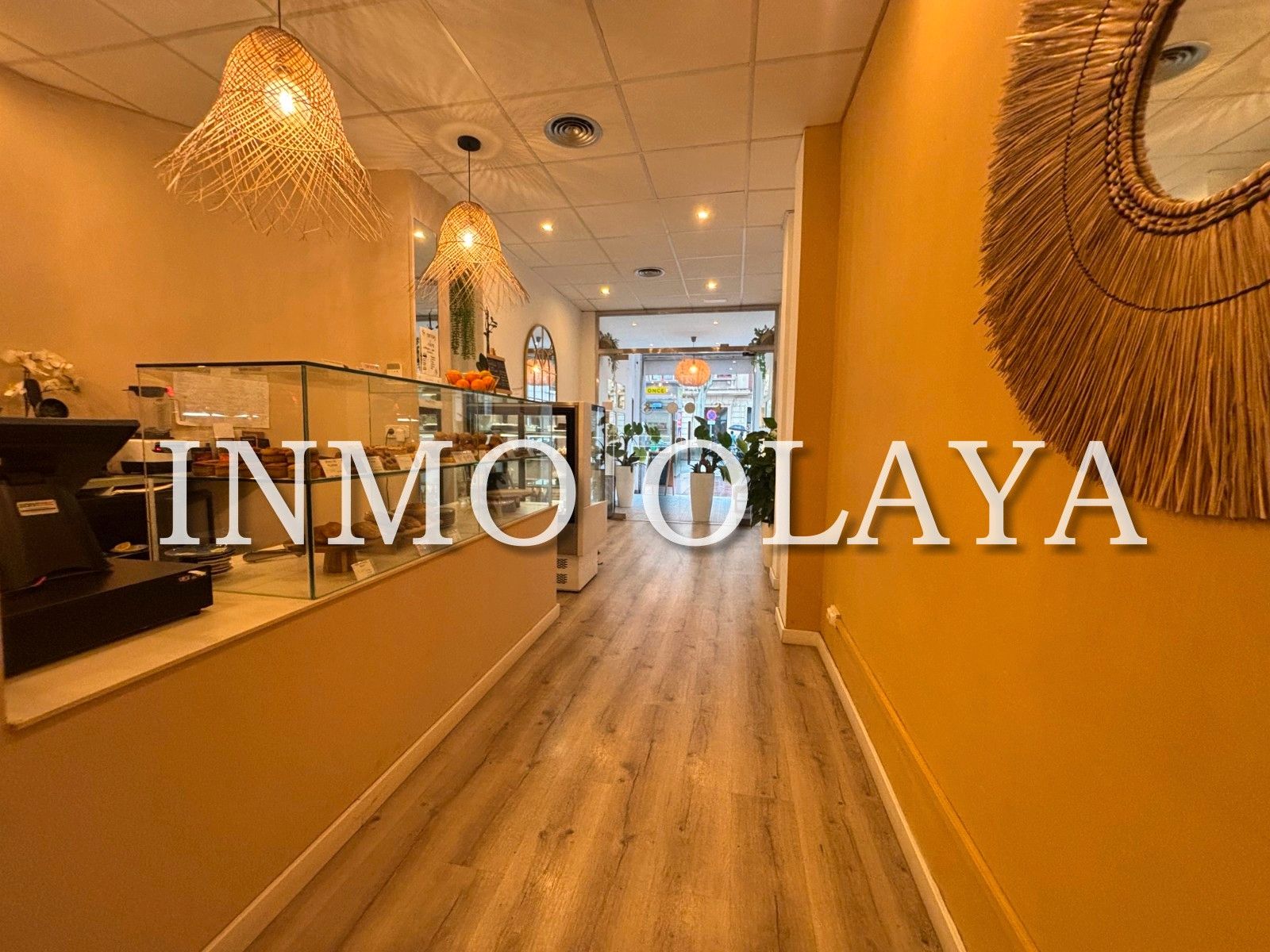 Local en traspaso en  Barcelona Capital con Aire acondicionado, Amueblado y Alarma