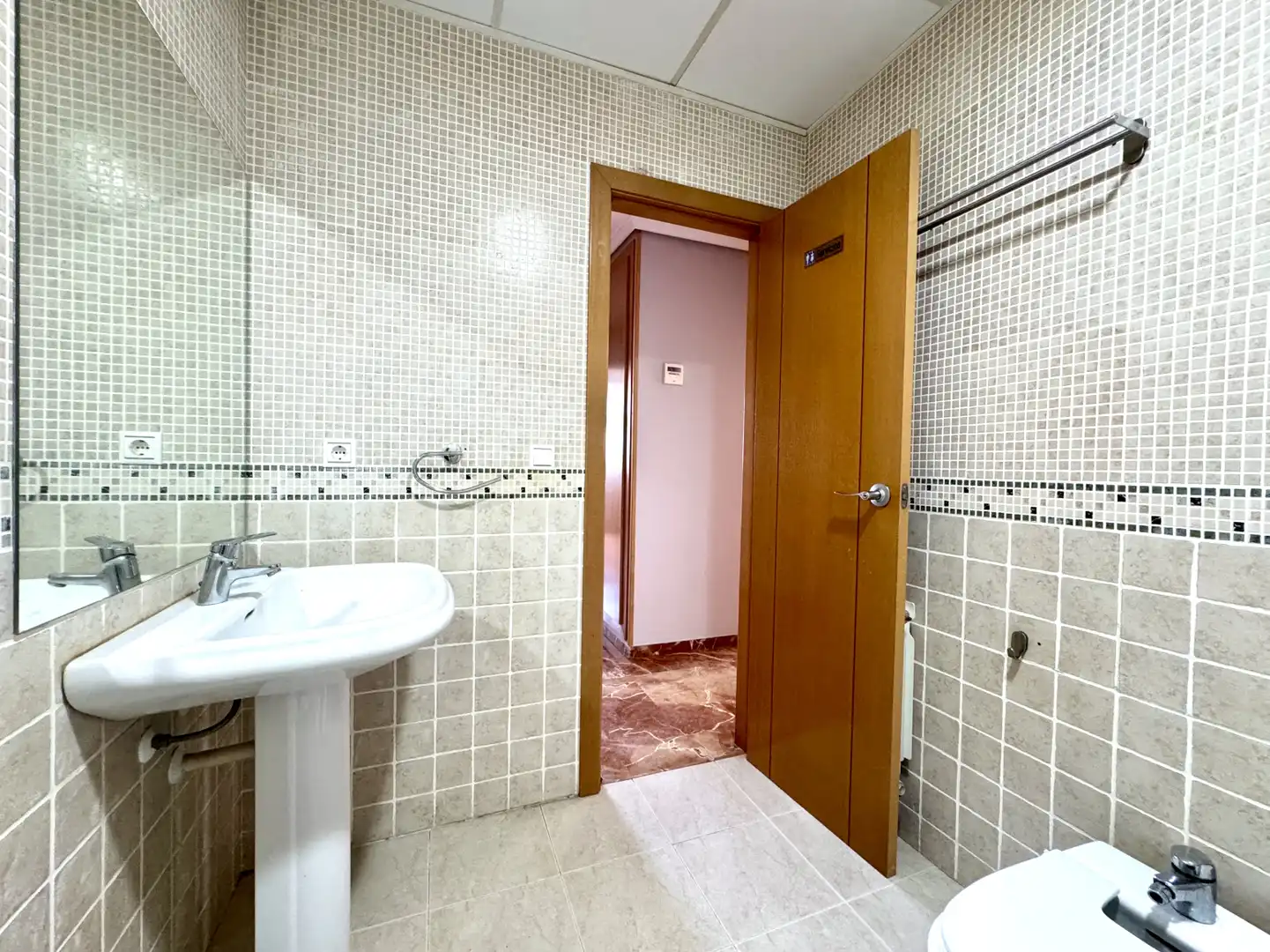 Bathroom of Flat for rent in Torrent  with Air Conditioner, Heating and Private garden