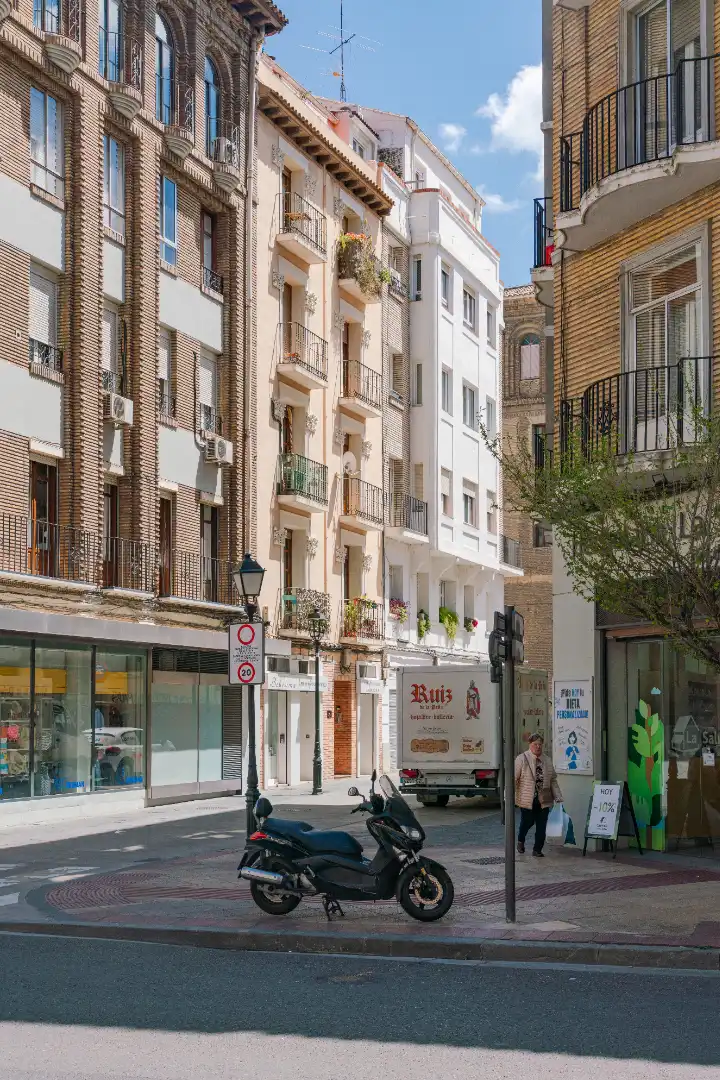 Exterior view of Flat for sale in Zaragoza  with Heating, Furnished and Oven